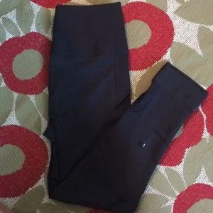 Lululemon Zone In Crop Sz 6